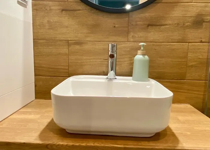 Chillout Airport Kl33 - Air Condition & Free Parking Lejlighed *